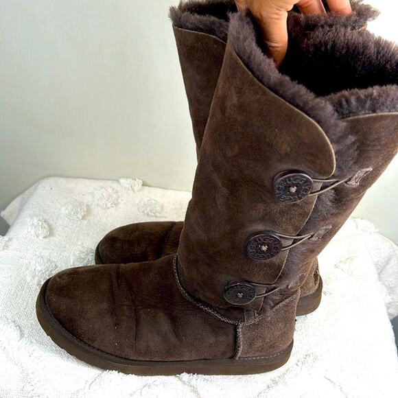 Uggs Tall Three Chocolate Button Boots size 9 - Picture 3 of 11